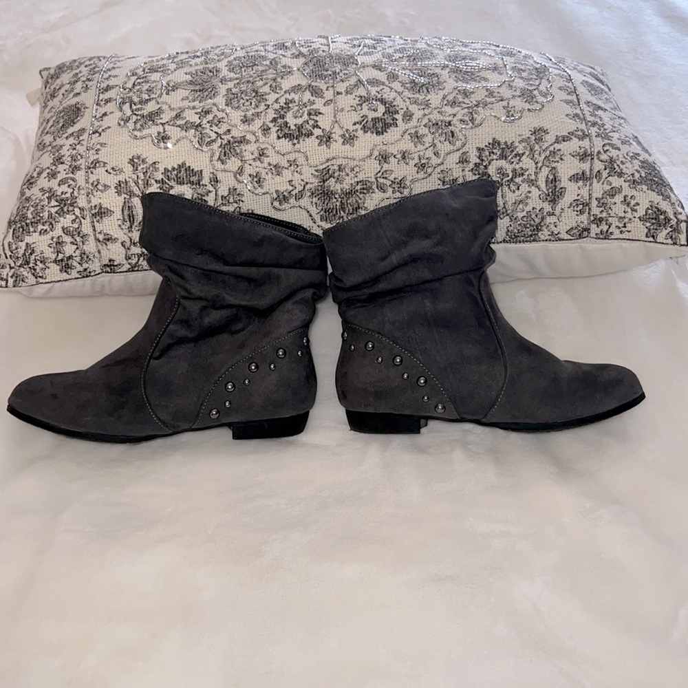 SO Grey Booties size 6 1/2 Med. Used but in Great Condition. Please see photos.